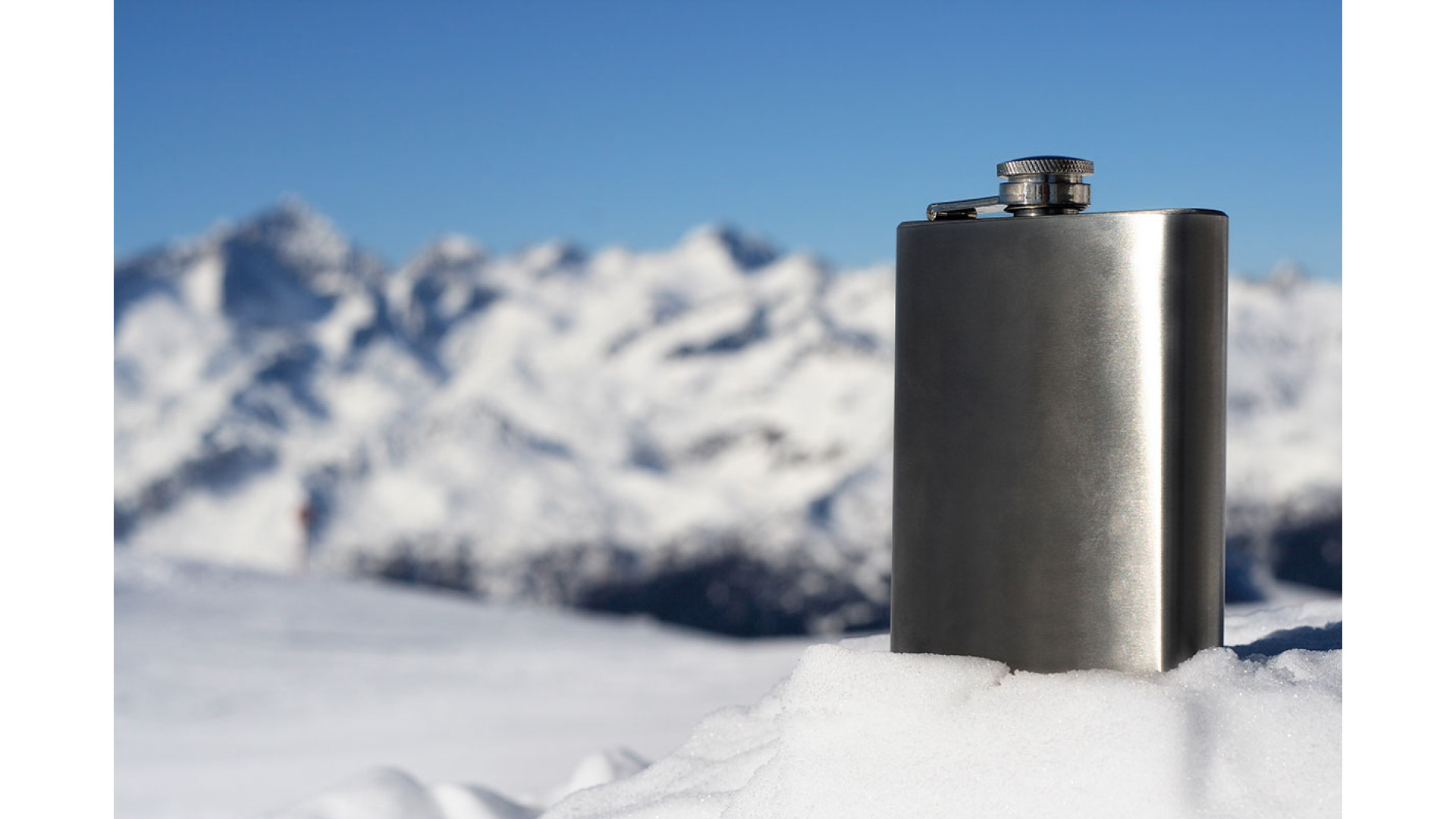 https://www.ckbproducts.com/image/cache/catalog/CKBn/tips-for-using-a-hip-flask-for-skiing-1920x1080.jpg