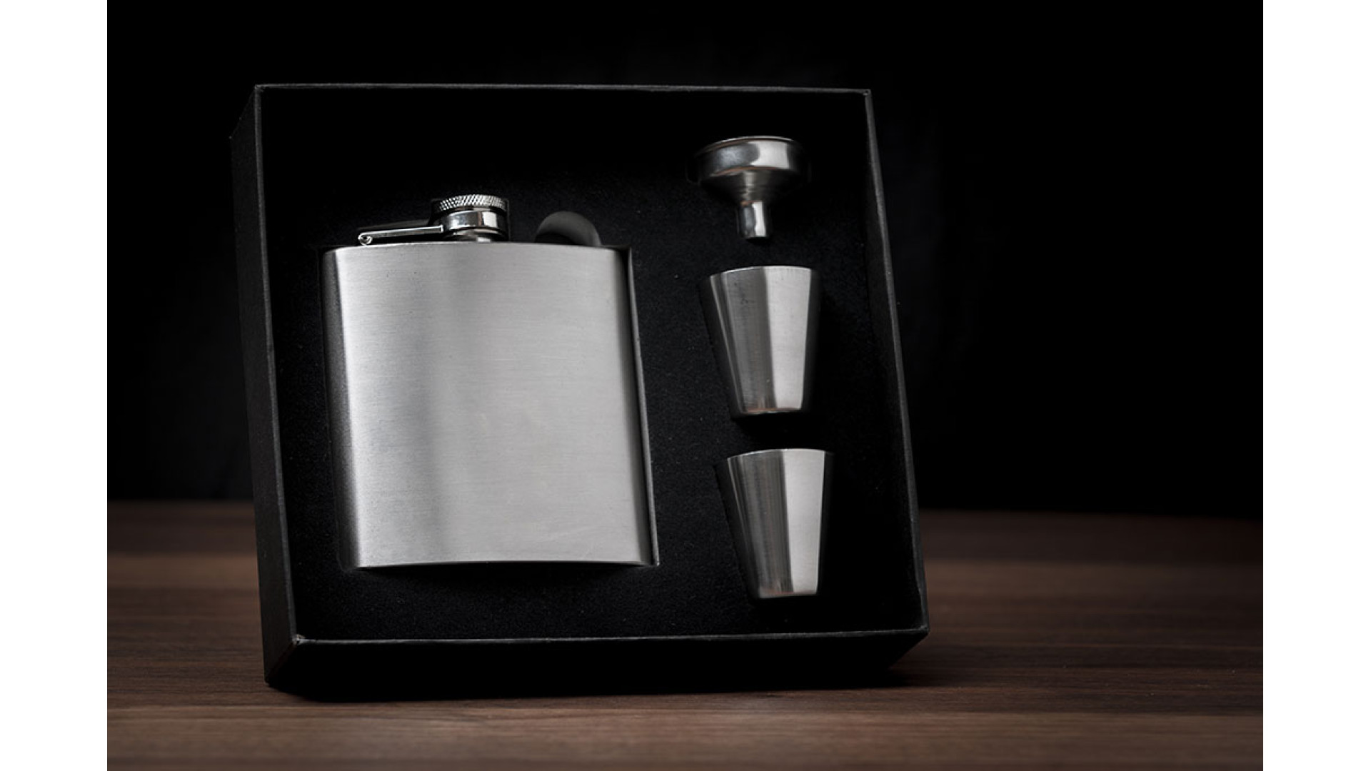 https://www.ckbproducts.com/image/cache/catalog/Ckb%20blog/Reasons-to-give-a-hip-flask-as-a-gift-1920x1080.jpg