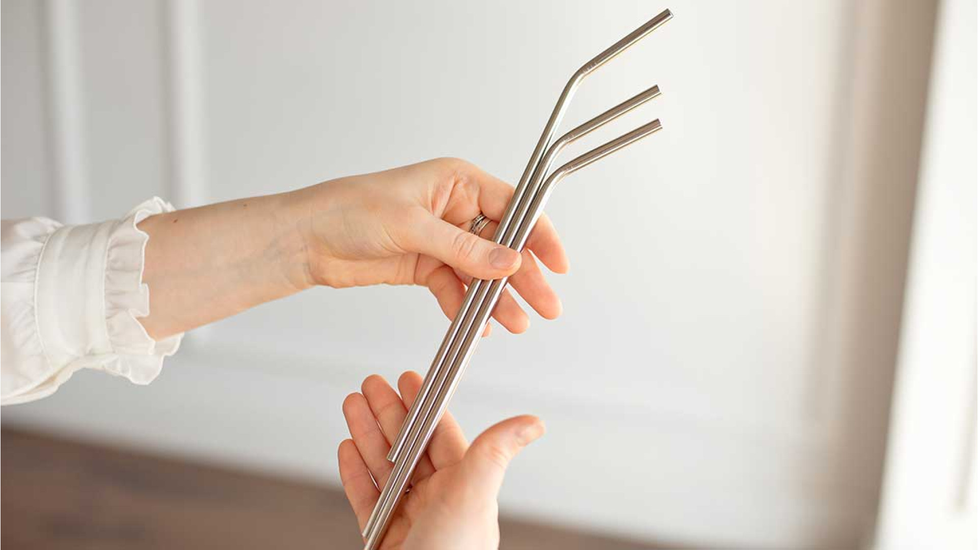 https://www.ckbproducts.com/image/cache/catalog/New%20Blog%20Images/img-five-benefits-of-using-reusable-straws-1920x1080.jpeg